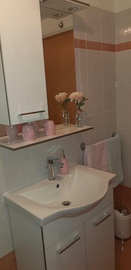 Apartmani Ana Đảo Đảo Cres Ngoại thất bức ảnh