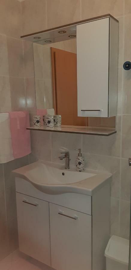 Apartmani Ana Đảo Đảo Cres Ngoại thất bức ảnh